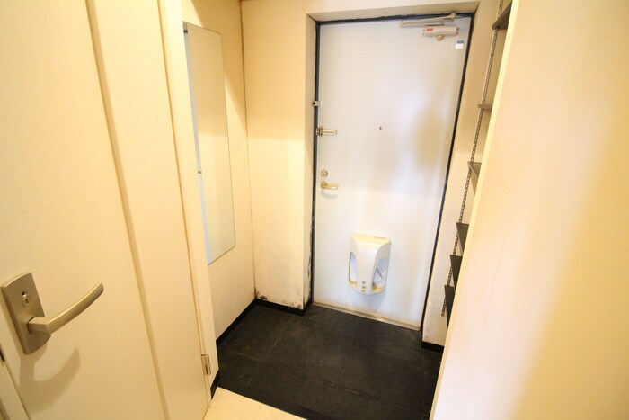 物件内観写真13　(玄関)