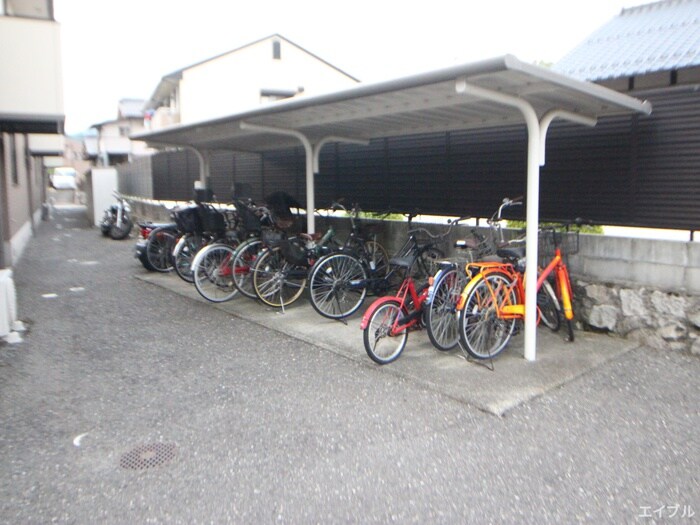 物件外観写真4　(駐輪場)