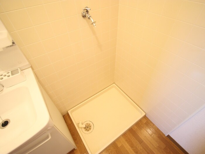 物件内観写真11　(洗濯機置場)