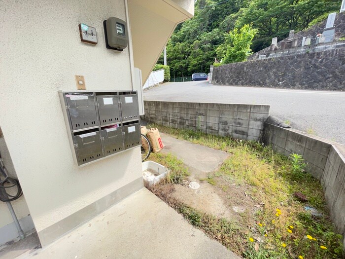 物件外観写真2　(エントランス部分)