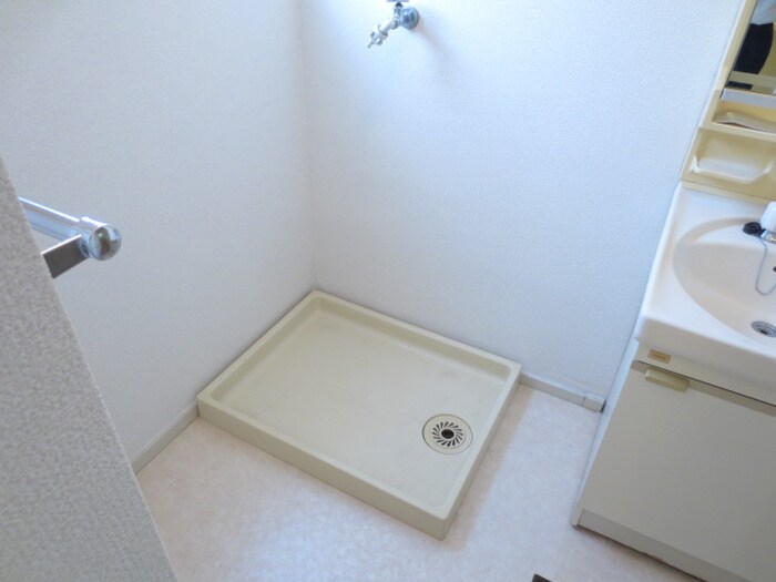 物件内観写真10　(洗濯機置場)