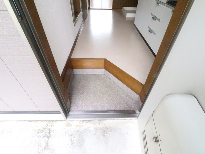 物件内観写真10　(玄関)