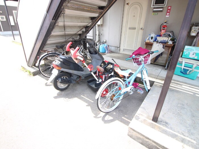 物件外観写真5　(駐輪場)