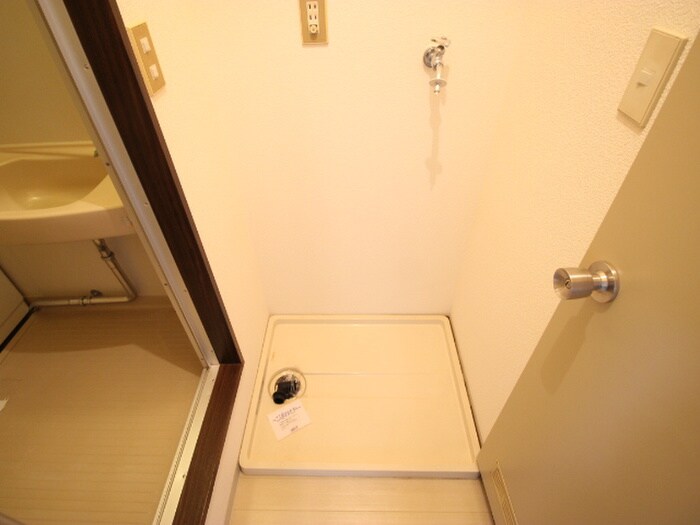 物件内観写真14　(洗濯機置場)