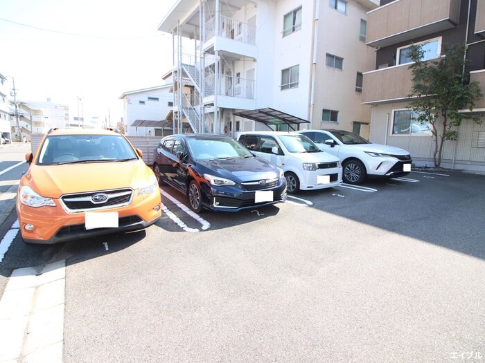 物件外観写真5　(駐車場)