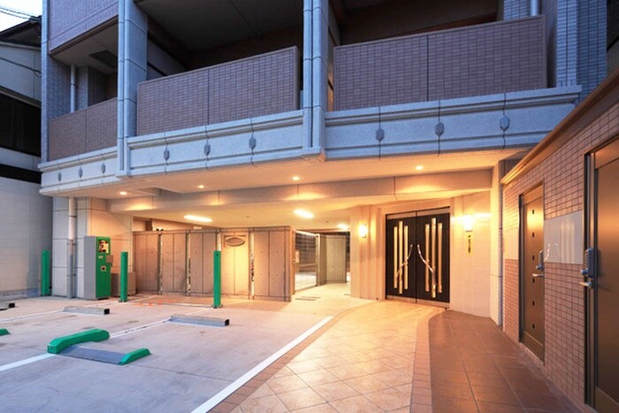 物件外観写真2　(エントランス部分)