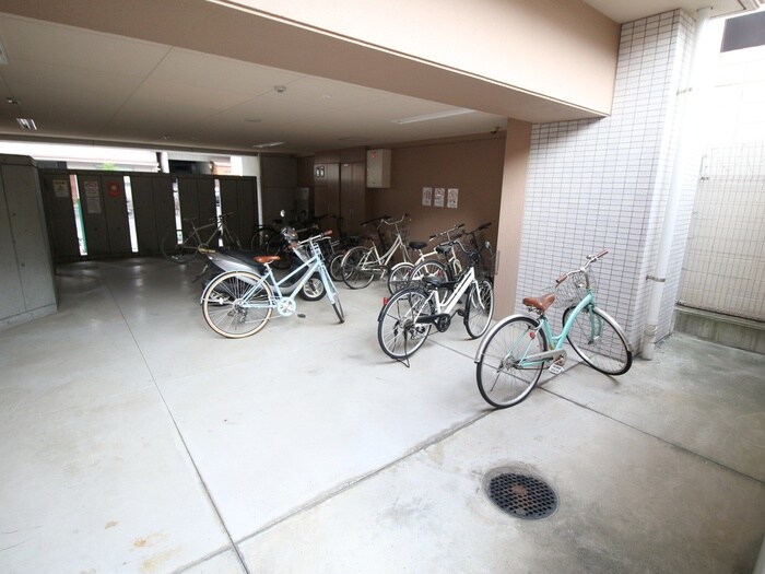 物件外観写真5　(駐輪場)