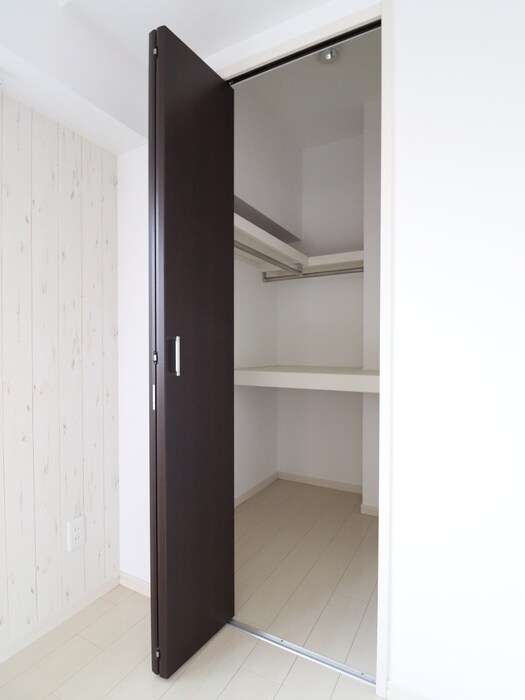 物件内観写真12　(収納)