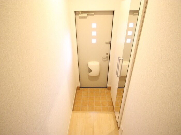 物件内観写真10　(玄関)