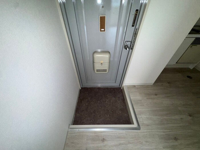 物件内観写真11　(玄関)
