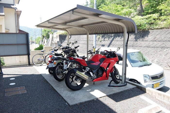 物件外観写真3　(駐輪場)