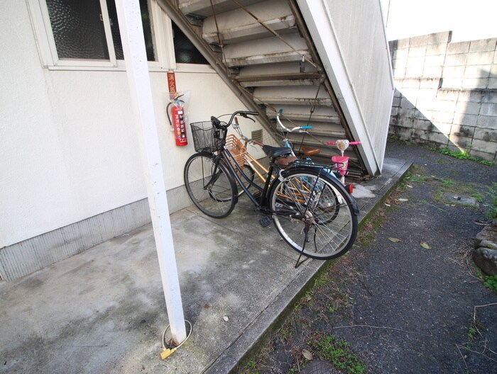 物件外観写真3　(駐輪場)