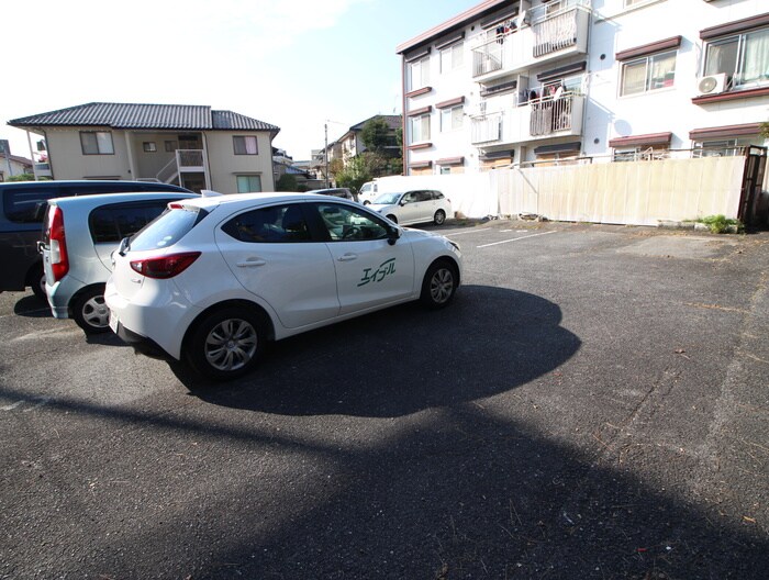 物件外観写真4　(駐車場)