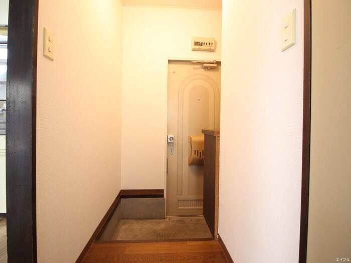 物件内観写真16　(玄関)