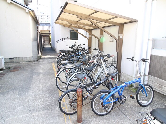 物件外観写真3　(駐輪場)