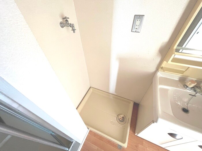 物件内観写真16　(洗濯機置場)