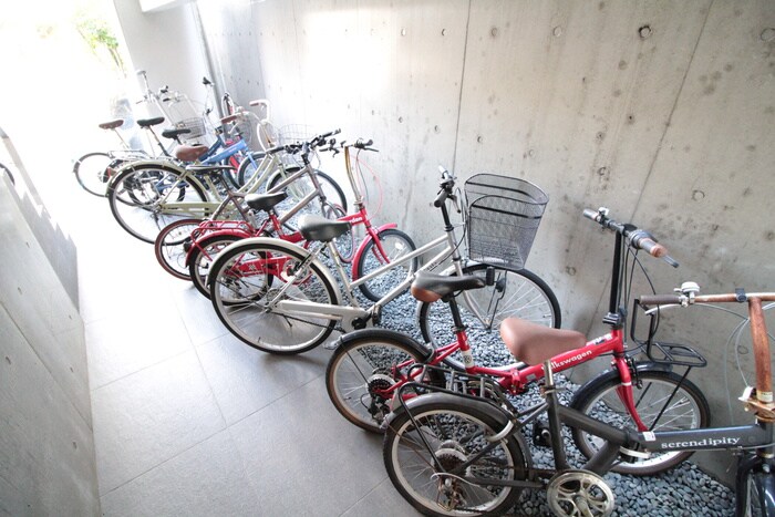 物件外観写真5　(駐輪場)