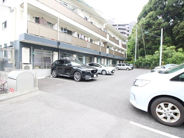 物件外観写真2　(駐車場)