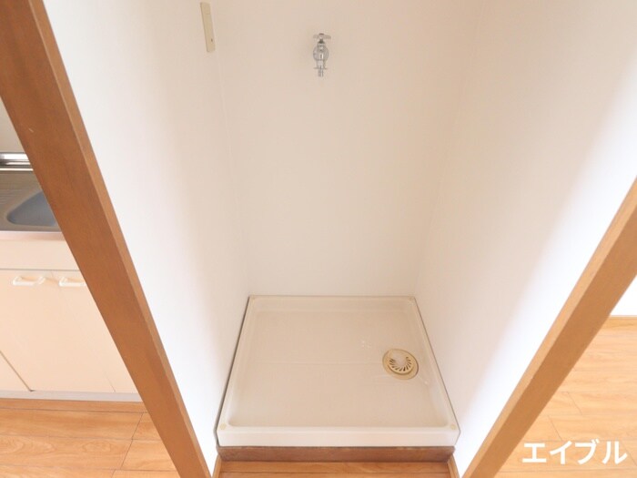 物件内観写真12　(洗濯機置場)