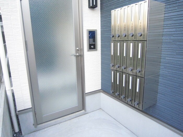 物件外観写真2　(エントランス部分)