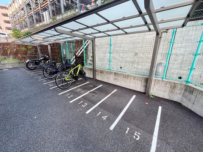 物件外観写真5　(駐輪場)