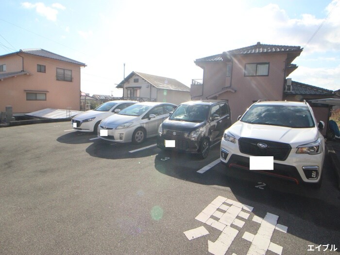 物件外観写真2　(駐車場)