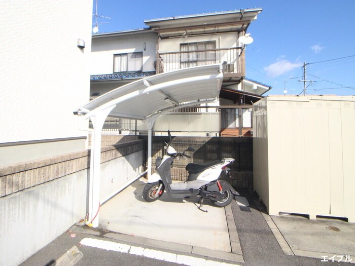 物件外観写真3　(駐輪場)