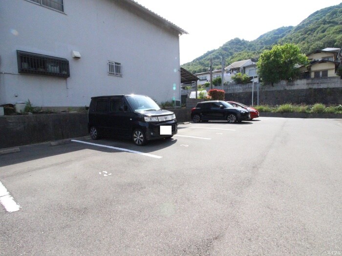 物件外観写真4　(駐車場)