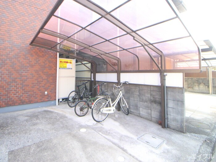 物件外観写真2　(駐輪場)