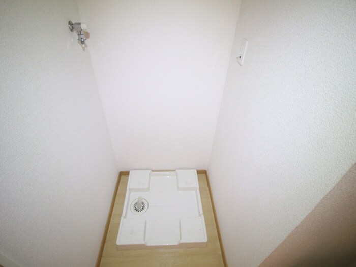 物件内観写真17　(洗濯機置場)