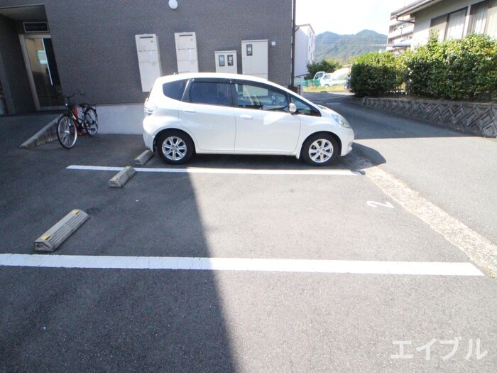 物件外観写真4　(駐車場)