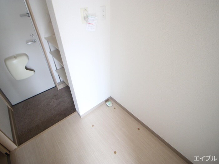 物件内観写真16　(洗濯機置場)