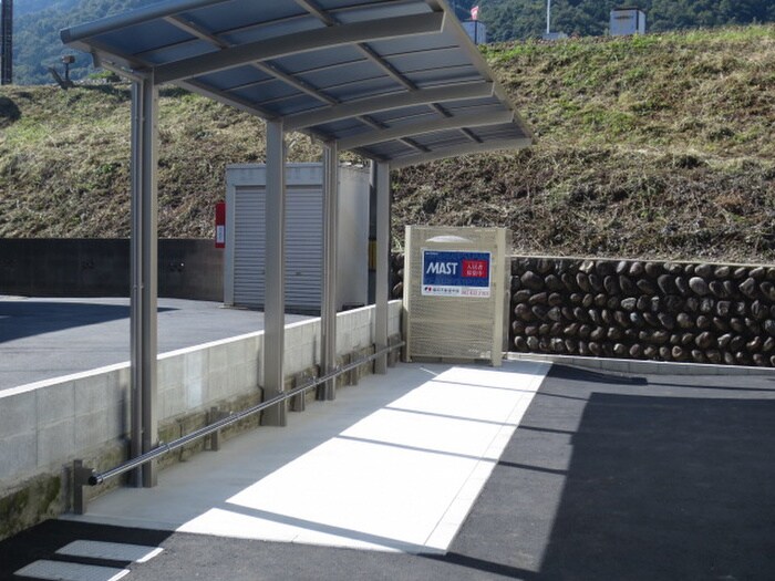 物件外観写真2　(駐輪場)