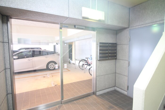 物件外観写真2　(エントランス部分)