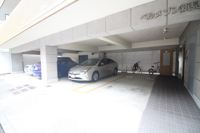 物件外観写真6　(駐車場)