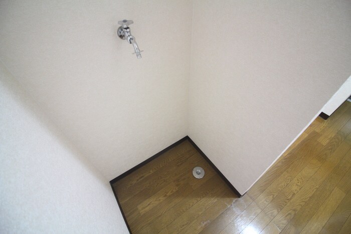 物件内観写真18　(洗濯機置場)