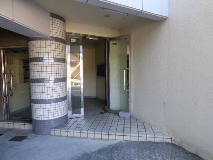 物件外観写真4　(エントランス部分)