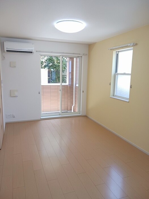 物件内観写真4　(居室)