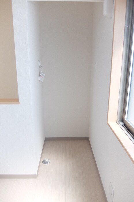 物件内観写真12　(洗濯機置場)