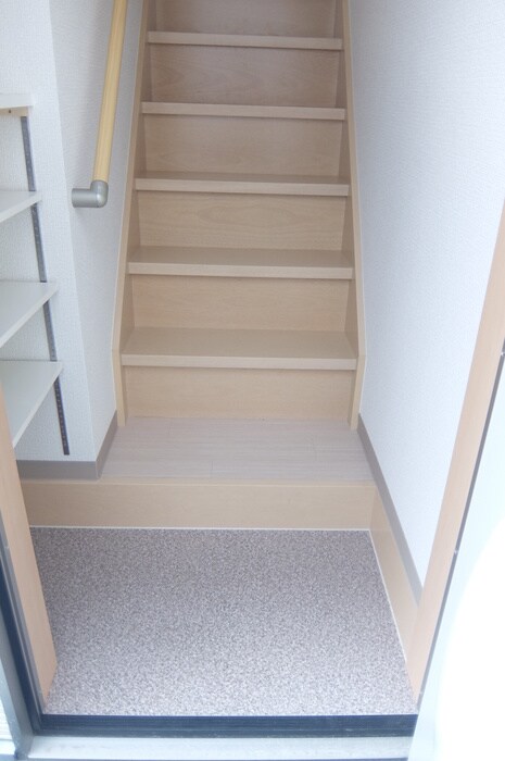 物件内観写真13　(玄関)