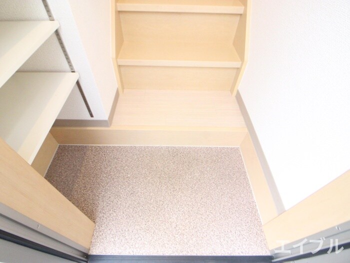 物件内観写真16　(玄関)