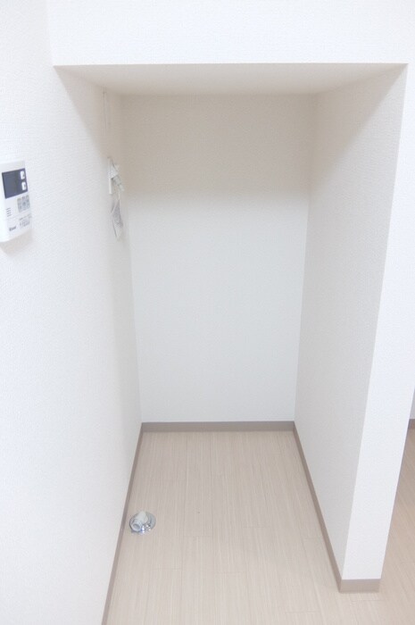 物件内観写真11　(洗濯機置場)