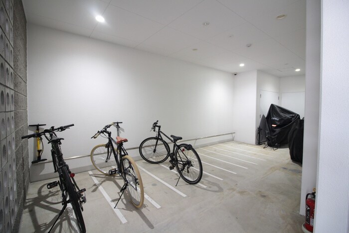 物件外観写真4　(駐輪場)