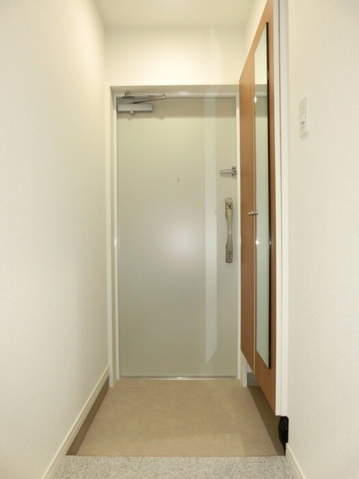 物件内観写真13　(玄関)
