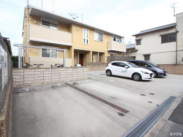 物件外観写真3　(駐車場)