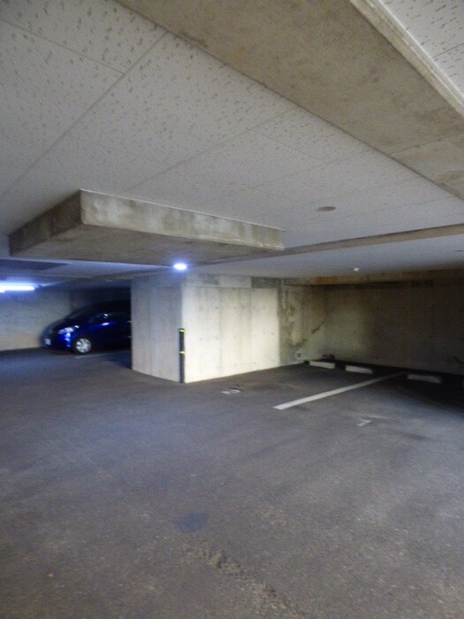 物件外観写真2　(駐車場)