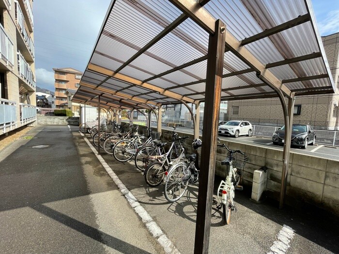 物件外観写真3　(駐輪場)