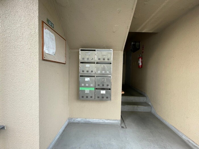 物件外観写真4　(エントランス部分)