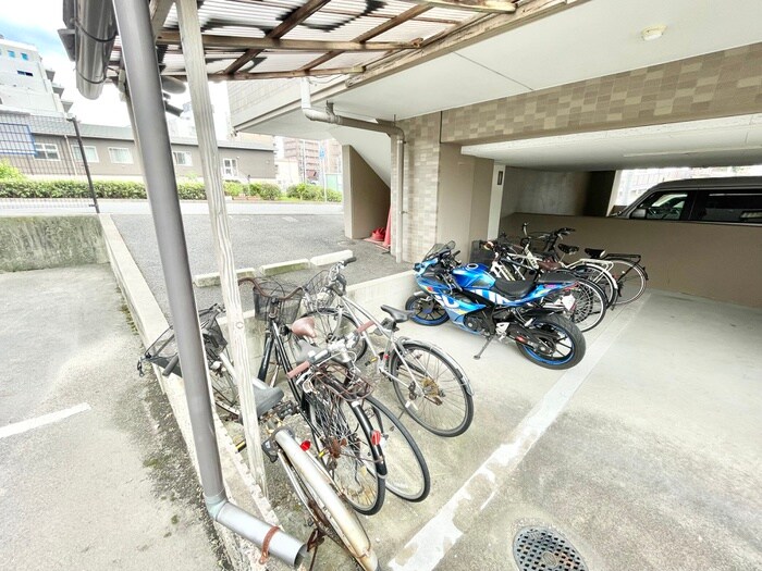 物件外観写真4　(駐輪場)