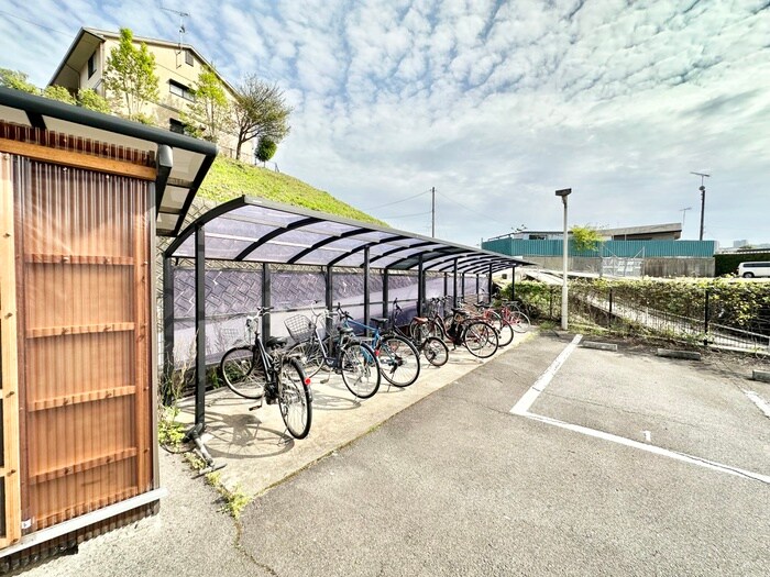 物件外観写真6　(駐輪場)